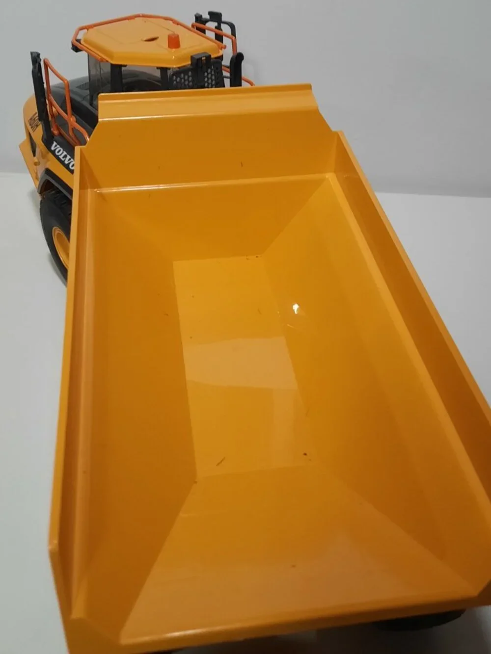 Bruder Volvo A60H Articulated Hauler Dump Truck 1:16 #02455 Germany